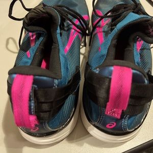 Women Oasis Tennis athletics shoes size 9